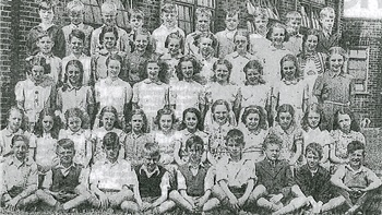 31 Class at Roe Lee School on.jpg